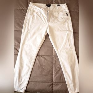 Silver Jeans white Suki mid Super Skinny sz 20